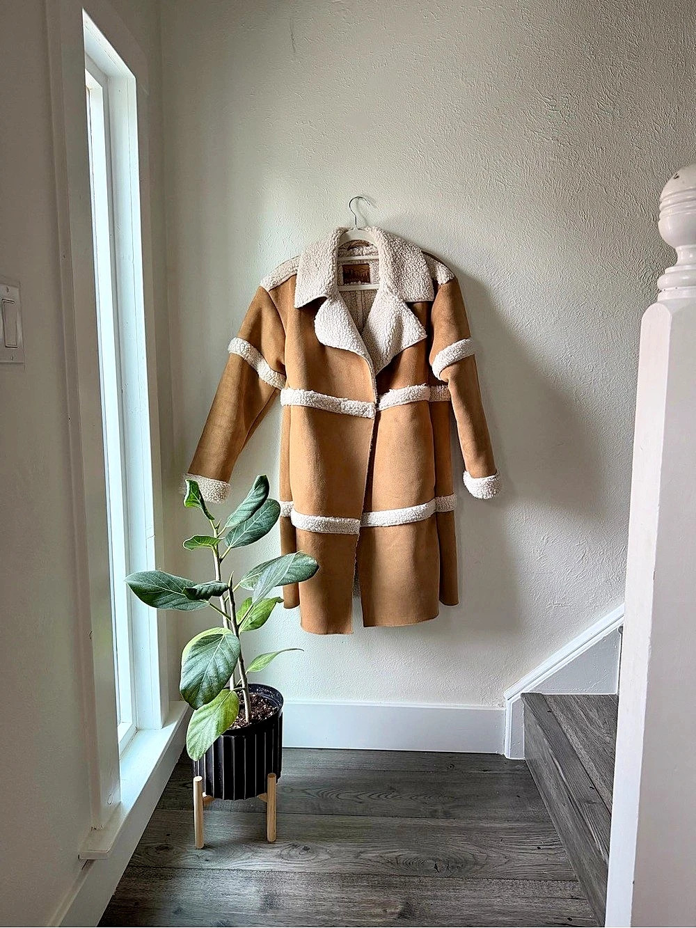 Bearpaw Sherpa Trim Coat in Brown & White Size Small Like New